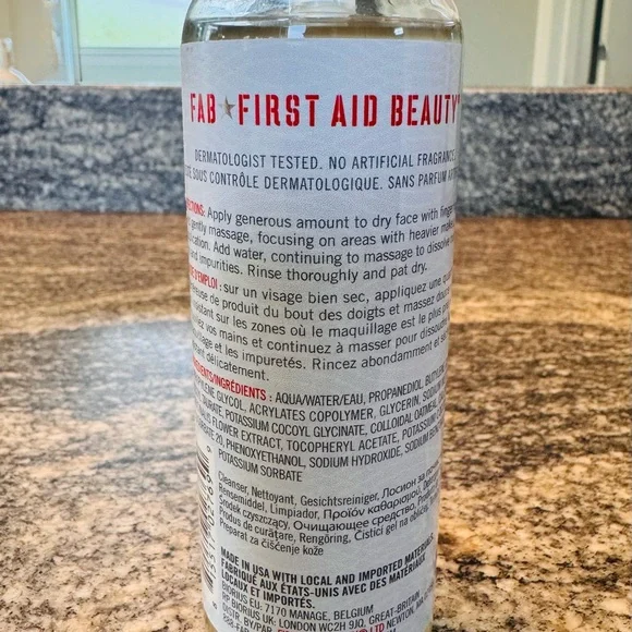 FIRST AID BEAUTY FAB CLEANSING OIL & MAKEUP REMOVER - Picture 2 of 3